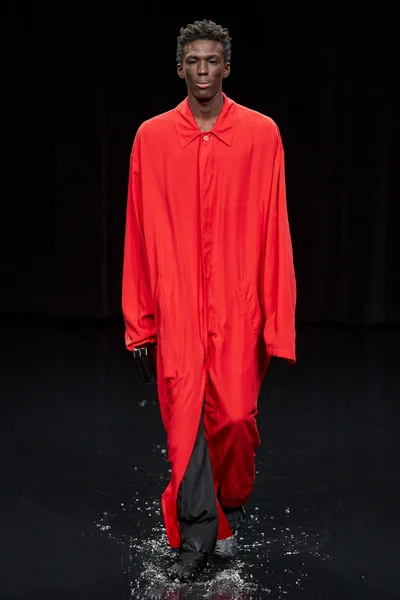 Look 16